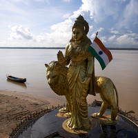 statue on riverside