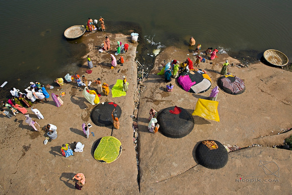 Hampi, pilgrims on Tungabhadra River