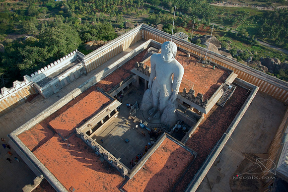 Shravanabelagola, monolitic statue of Gomateshvara, founder of Jainism.